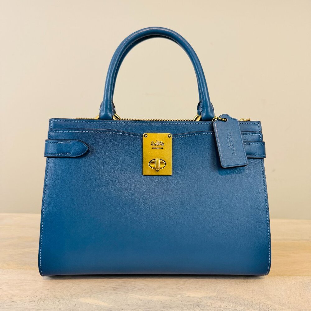 Coach Hutton Carryall in Lake, EUC